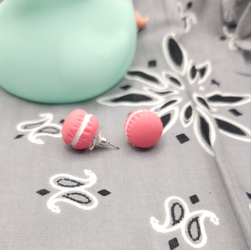 Macaron stud earrings
